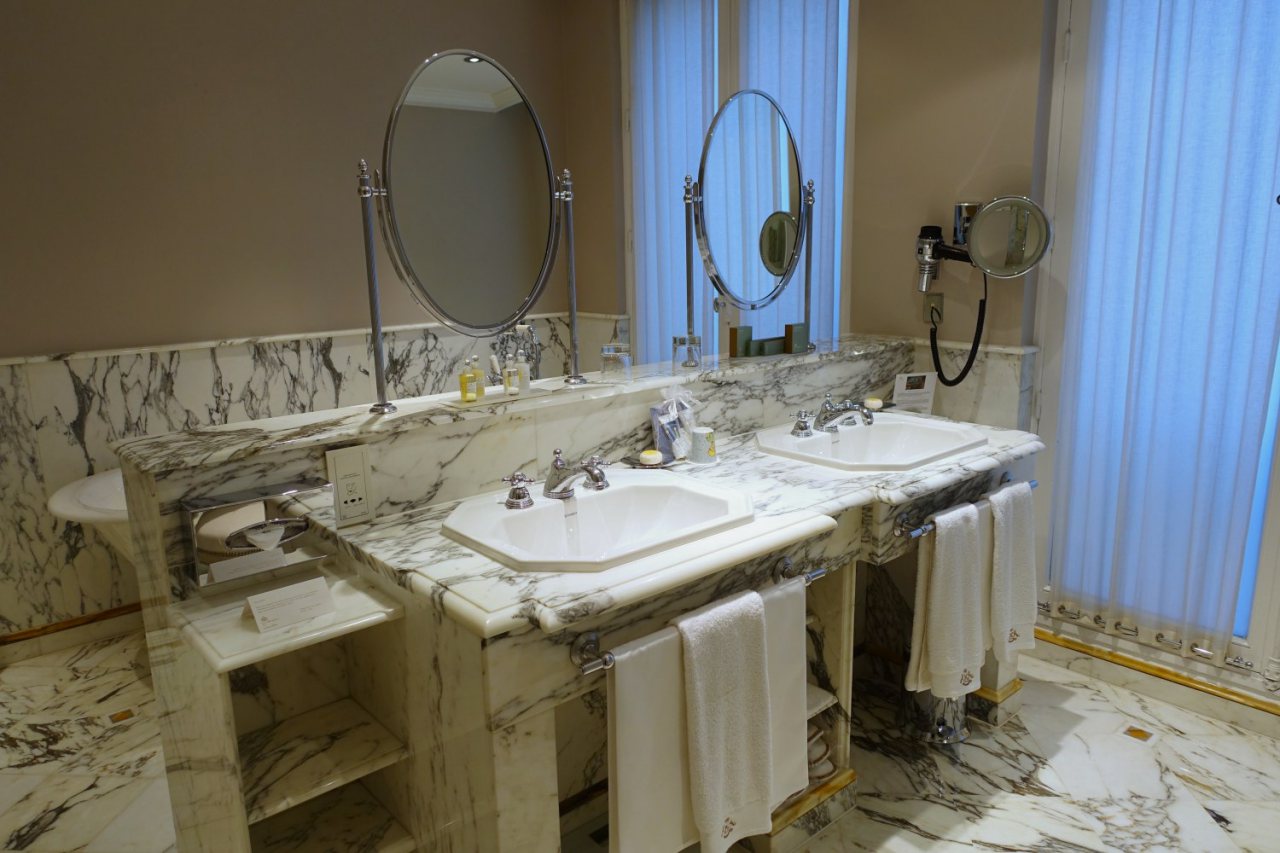 Le Meurice Paris Review-Executive Room Bathroom
