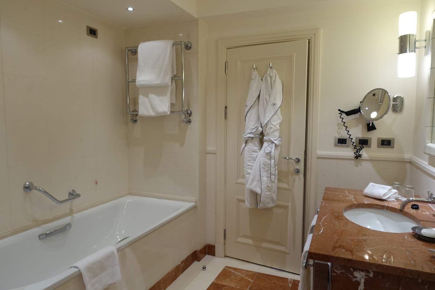 Hotel Amigo Brussels Deluxe Suite Bathroom