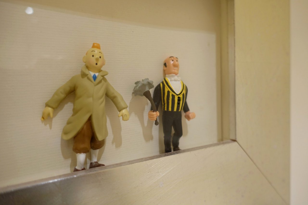 Hotel Amigo Brussels-Tintin Figurines in Bathroom