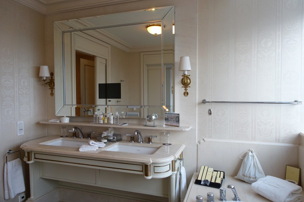 Review-Shangri-La Paris-Bathroom
