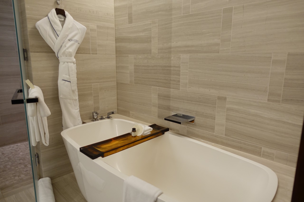 Review-Park Hyatt New York Bathroom Soaking Tub
