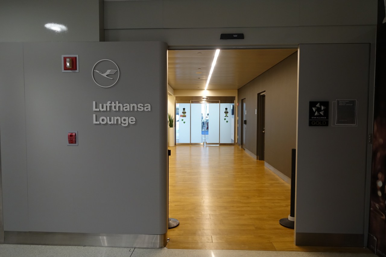Review-Lufthansa Senator Lounge JFK Terminal 1-Entrance