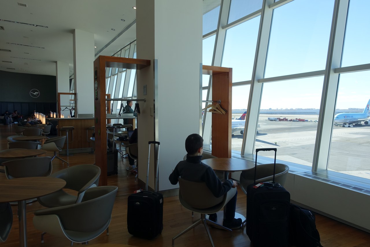 Review-Lufthansa Senator Lounge JFK Terminal 1-View of Tarmac