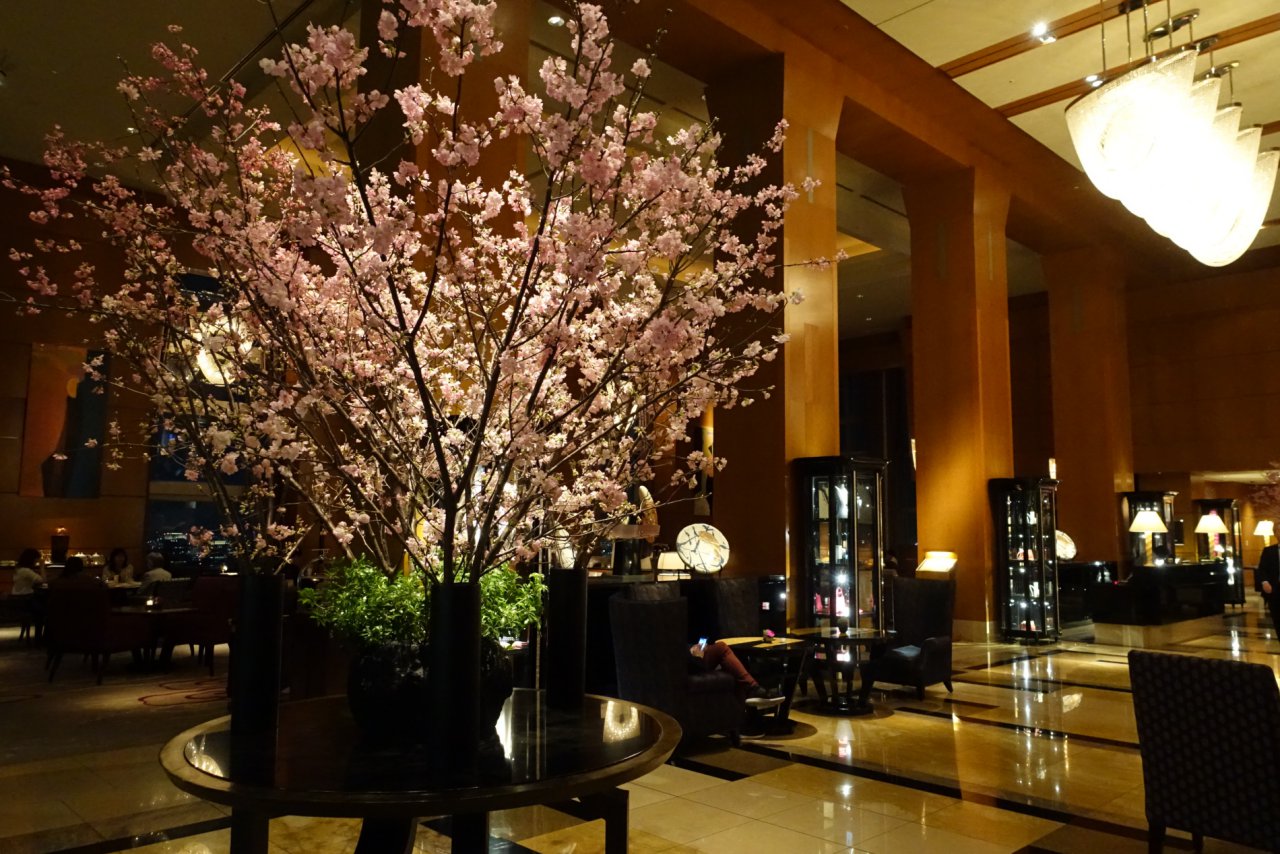 Review-Ritz-Carlton Tokyo-Lobby-Cherry Blossoms Sakura