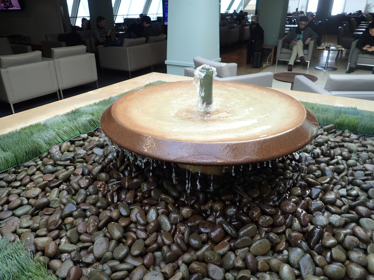 Review-British Airways Galleries Lounge JFK Terminal 7 - Fountain