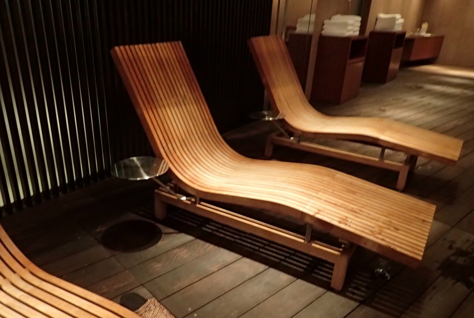 Grand Hyatt Tokyo Spa-Pool Chairs