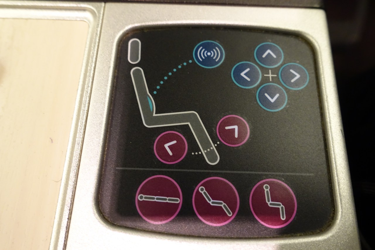 JAL Business Class Seat Controls