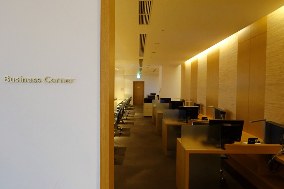 Lounge Review-JAL Business Class Lounge Tokyo NRT Business Center