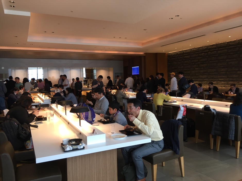 Review-JAL Sakura Lounge Tokyo NRT-Dining Area