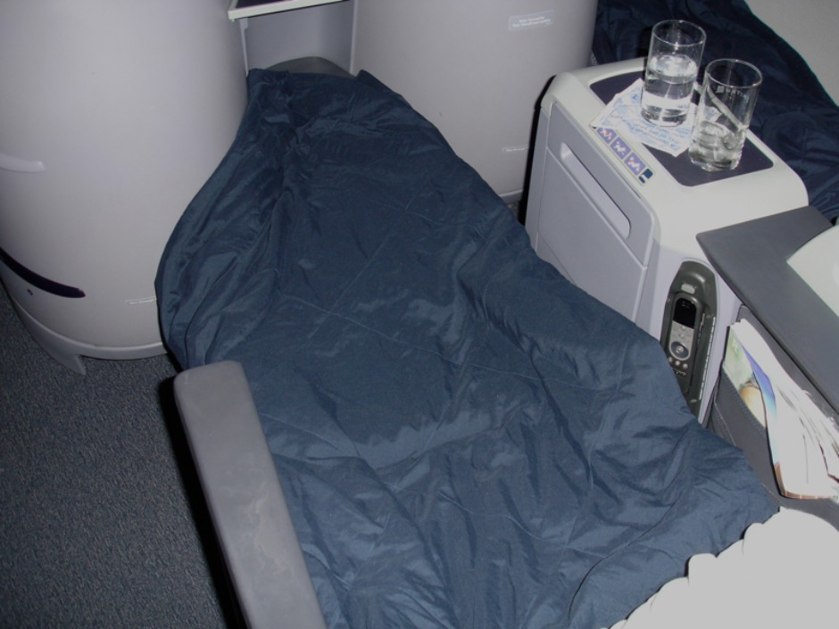 Which Airlines-Flat Bed Seats to Hawaii-United Airlines