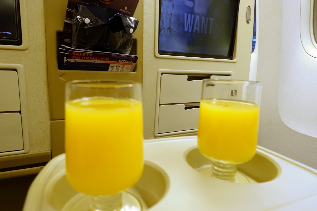 Review-Singapore Airlines Business Class MNL-SIN Dinner Table Setting