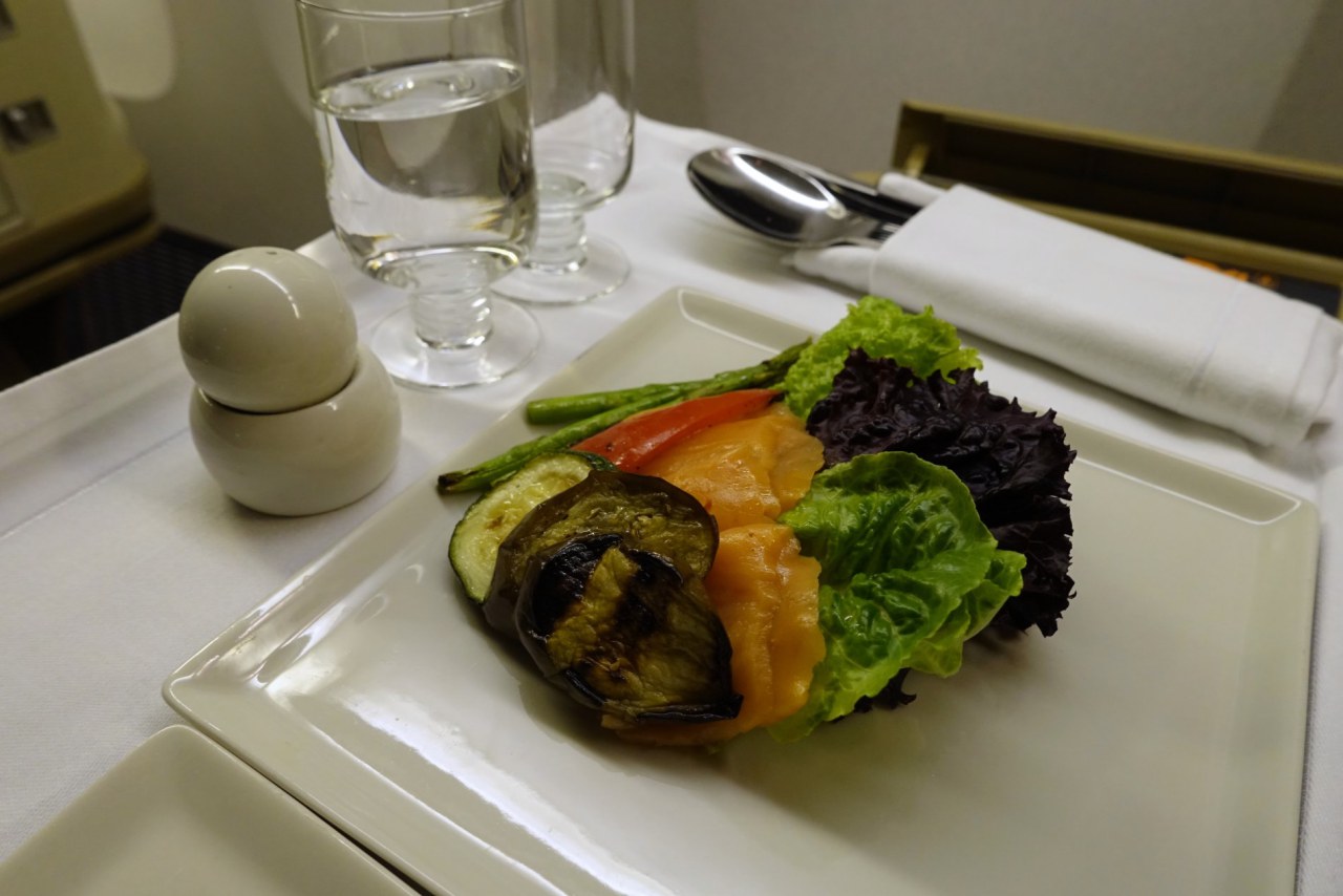 Review-Singapore Airlines Business Class MNL-SIN-Smoked Salmon Salad Appetizer