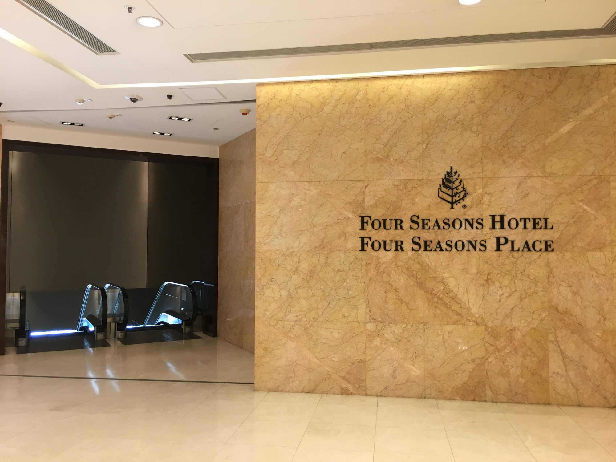 Four Seasons Hong Kong-Connected to IFC Mall