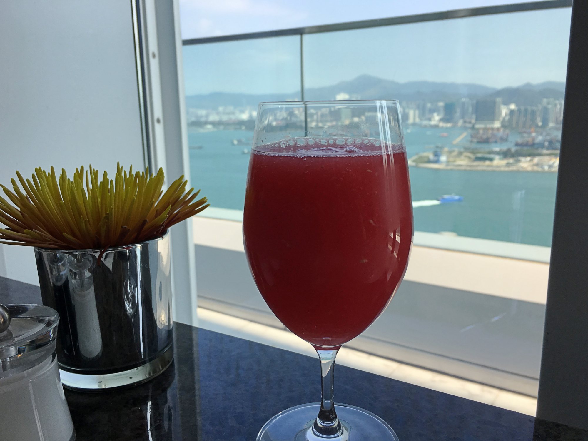 Four Seasons Hong Kong Executive Lounge Review-Juice with a View