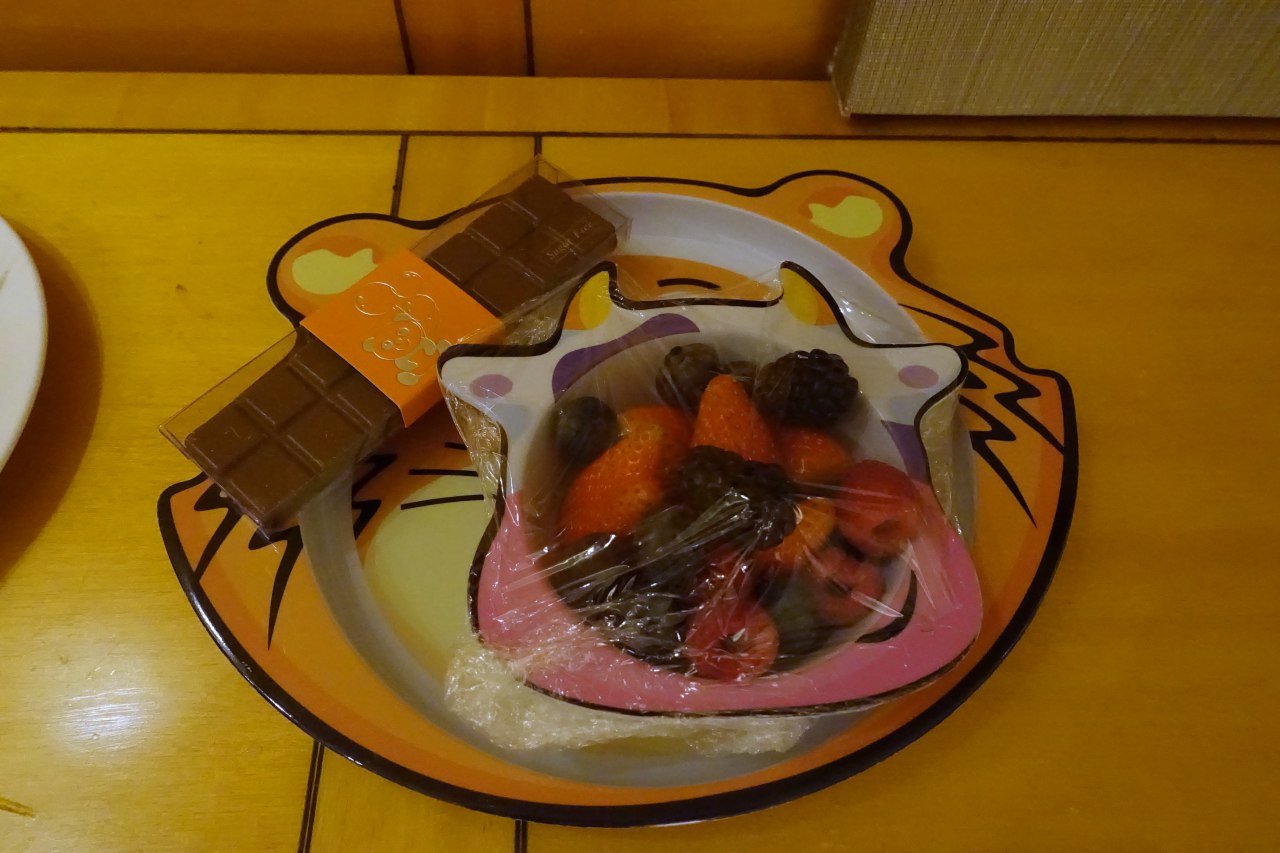 Review-Four Seasons Hong Kong-Kids Welcome Amenities-Fruit-Chocolate