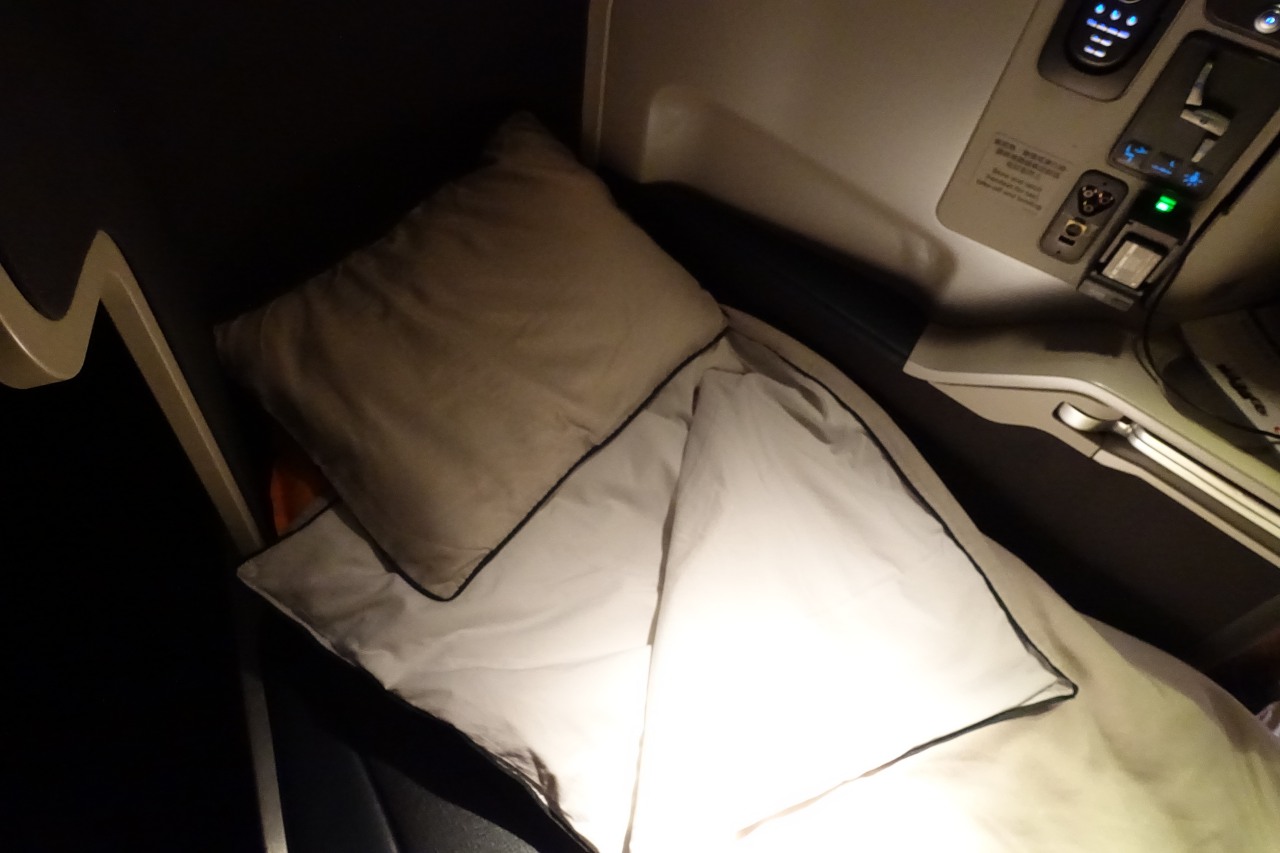 Cathay Business Class Review-777-300ER-with Duvet and Pillow