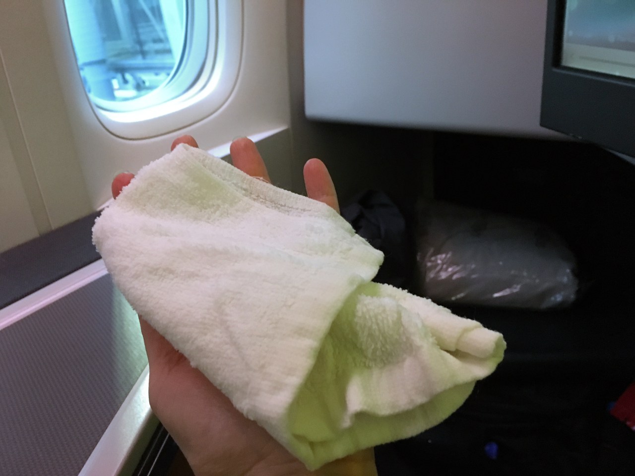 Cathay Pacific Business Class Review-Hot Towel
