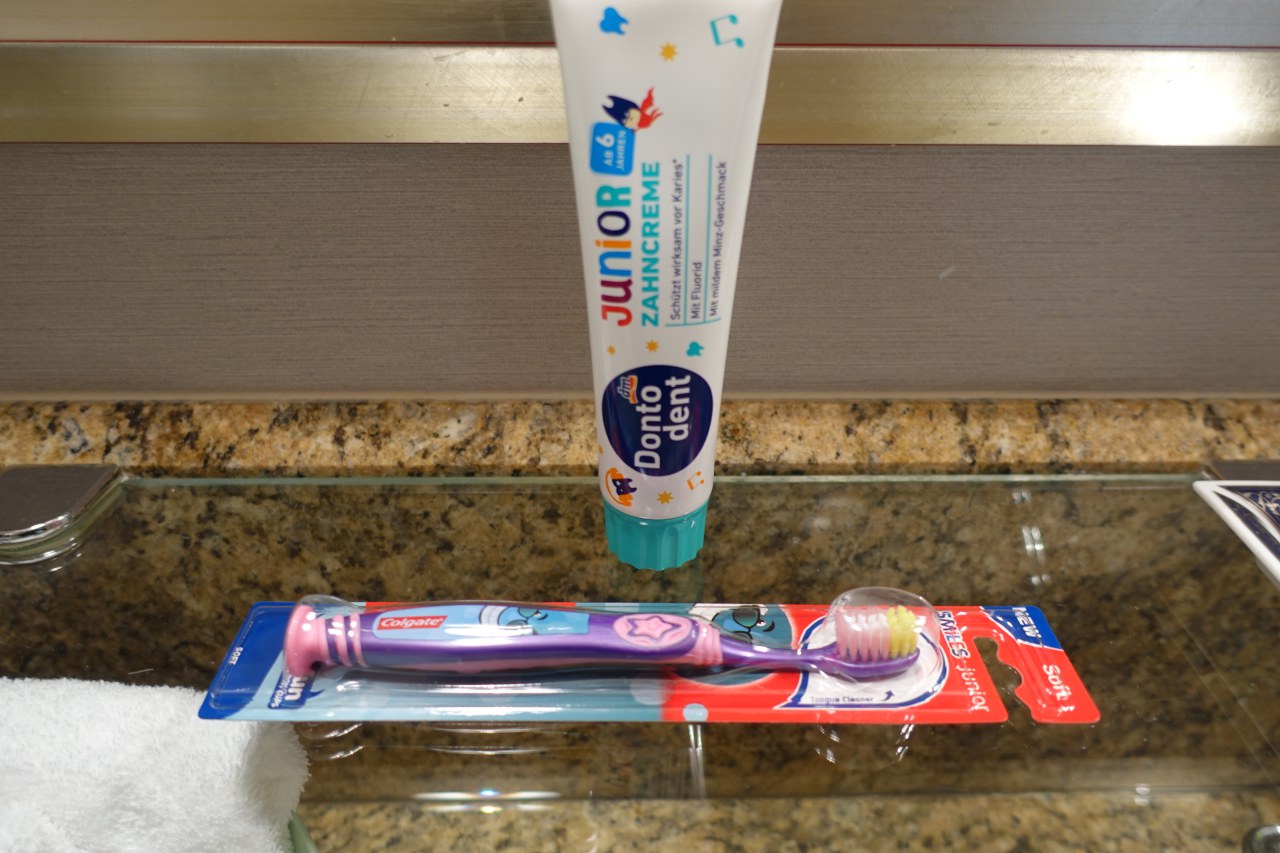 Guess the Hotel-Kids Toothbrush and Toothpaste