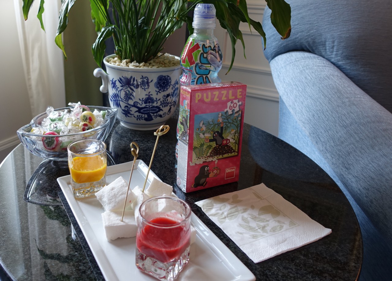 Guess the Hotel-Kids Welcome Amenity-Sweets and Puzzle