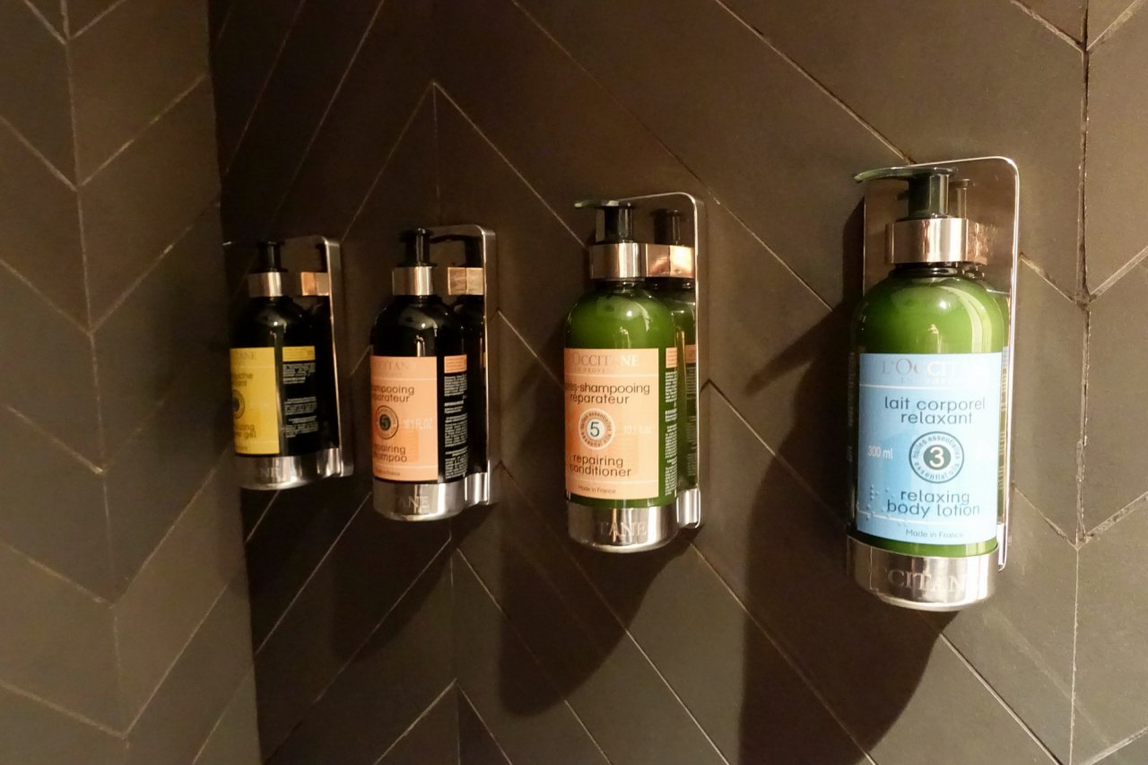 Review-AMEX Centurion Lounge Hong Kong-Shower Room-LOccitane Bath Products