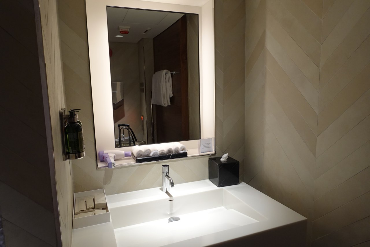 Review-AMEX Centurion Lounge Hong Kong-Shower Room Sink