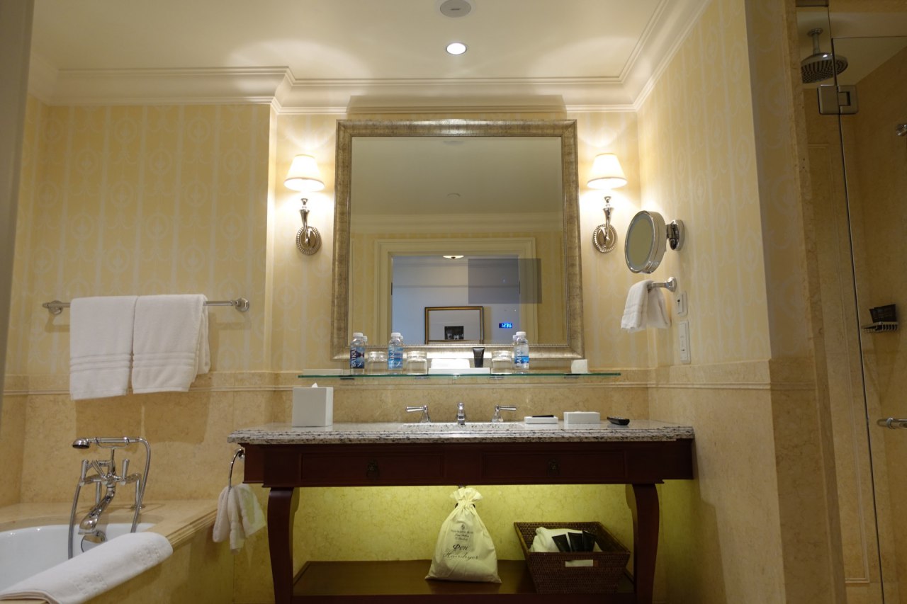 Review-Four Seasons St Petersburg-Bathroom