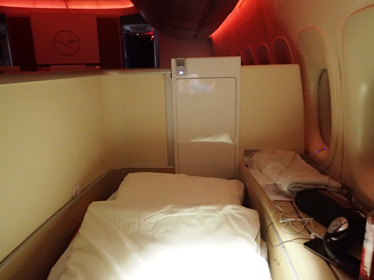 Review-Lufthansa 747-8 First Class Bed