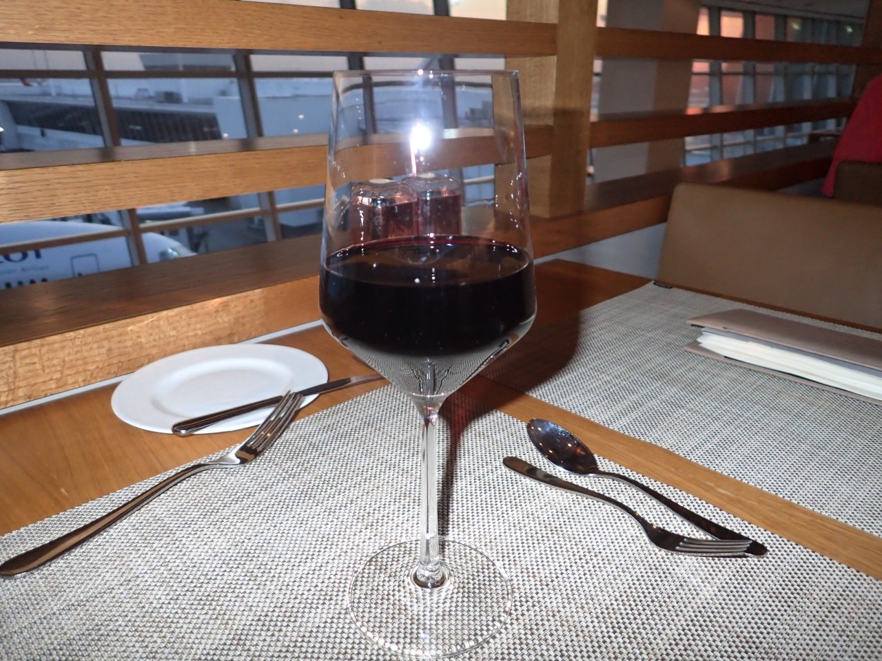 Review: Lufthansa First Class Lounge Red Wine