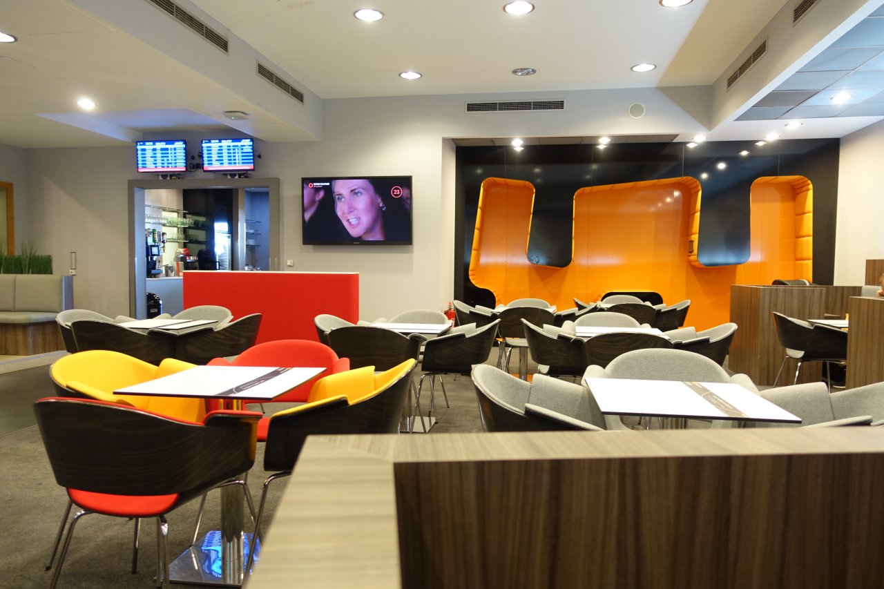 Review-MasterCard Lounge Prague Airport-Cafe Seating
