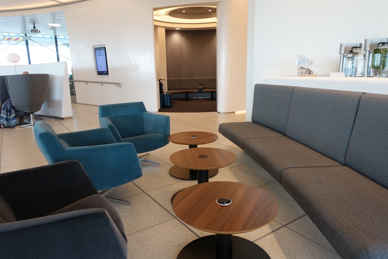 Review-51st and Green Dublin US Preclearance Lounge-Seating