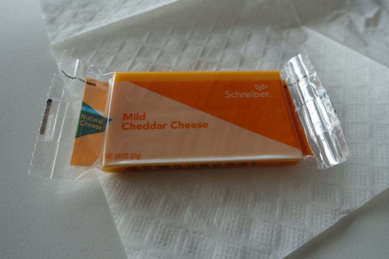 Review-Air France Lounge Chicago Food-Cheddar Cheese