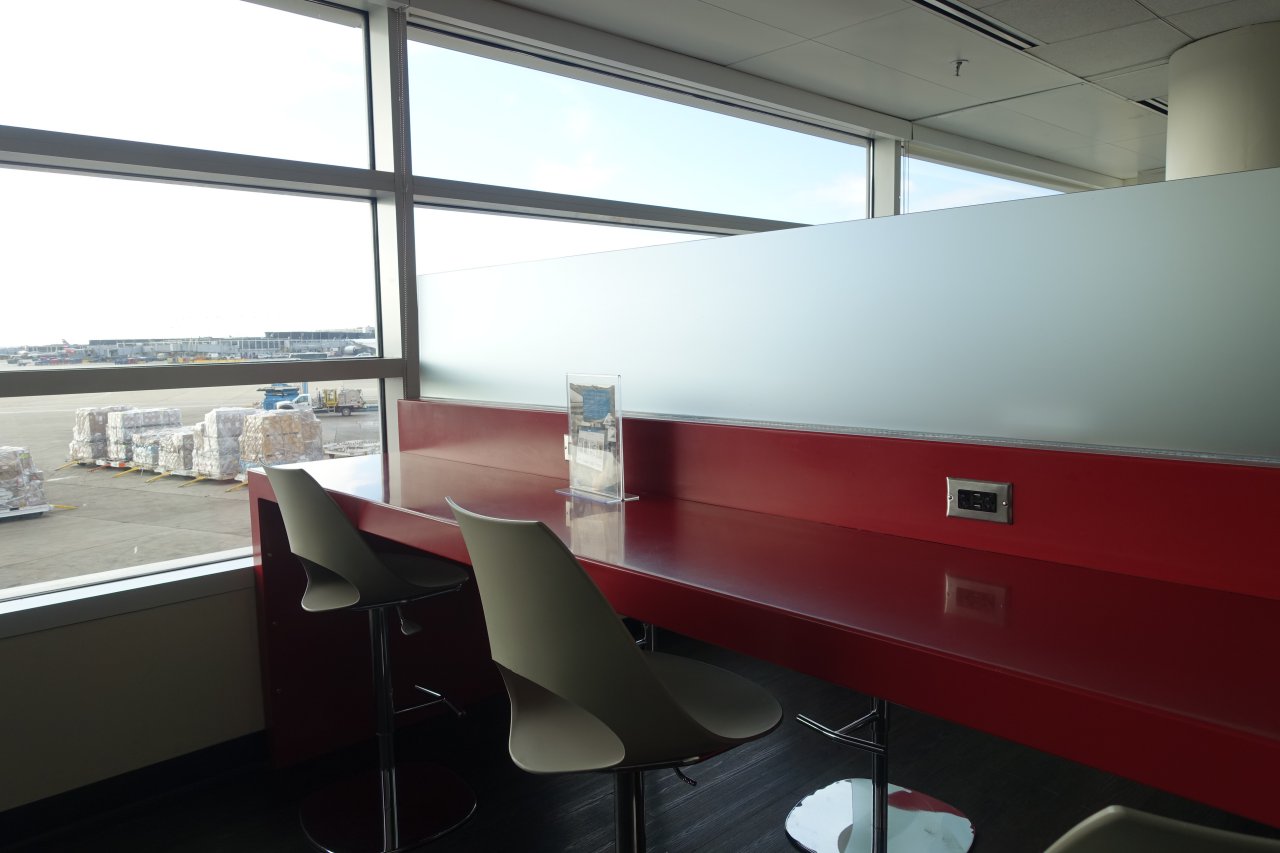 Review-Air France Lounge Chicago Seating by Window
