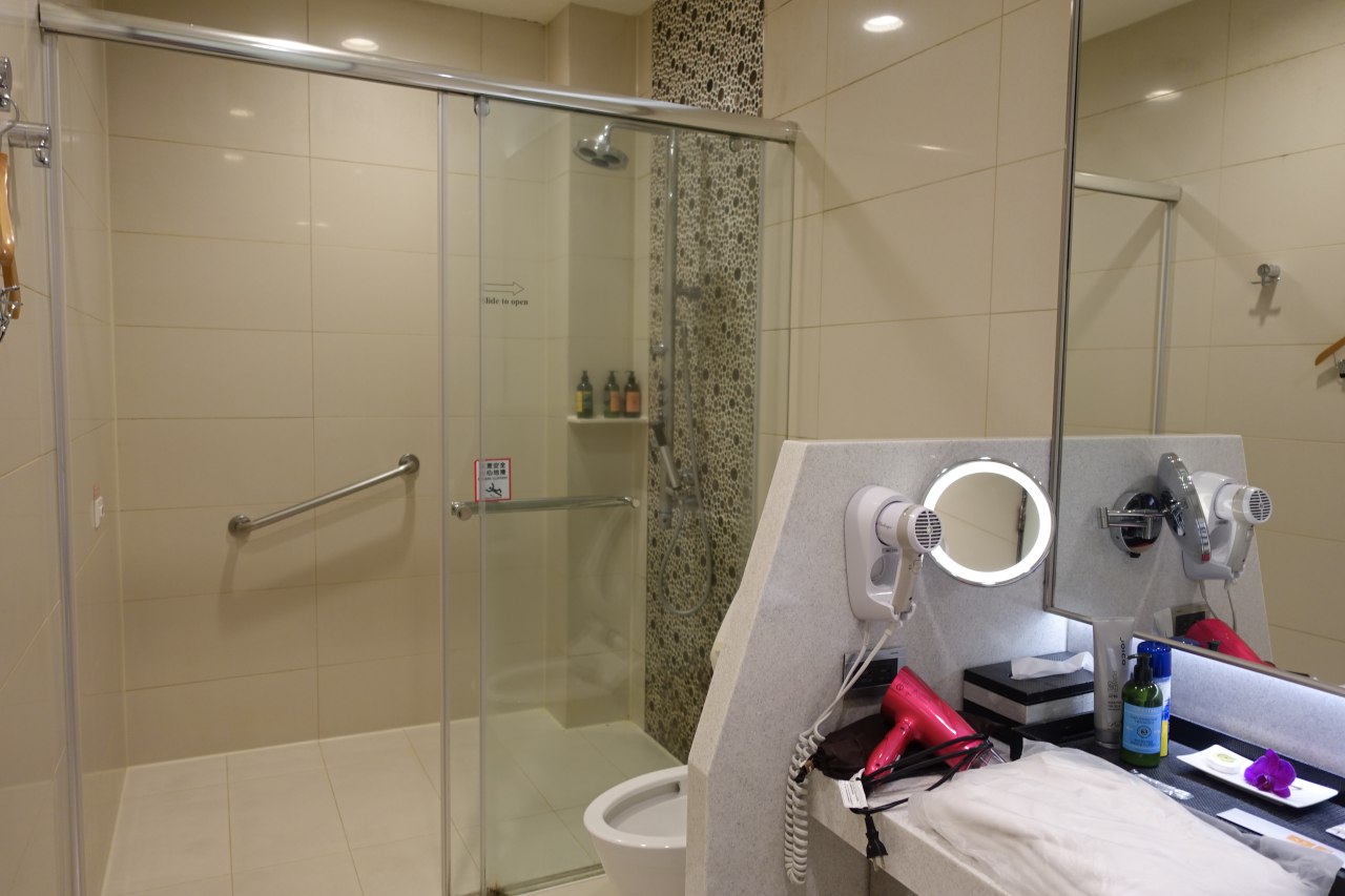 EVA Infinity Lounge Taipei Review-Shower Room