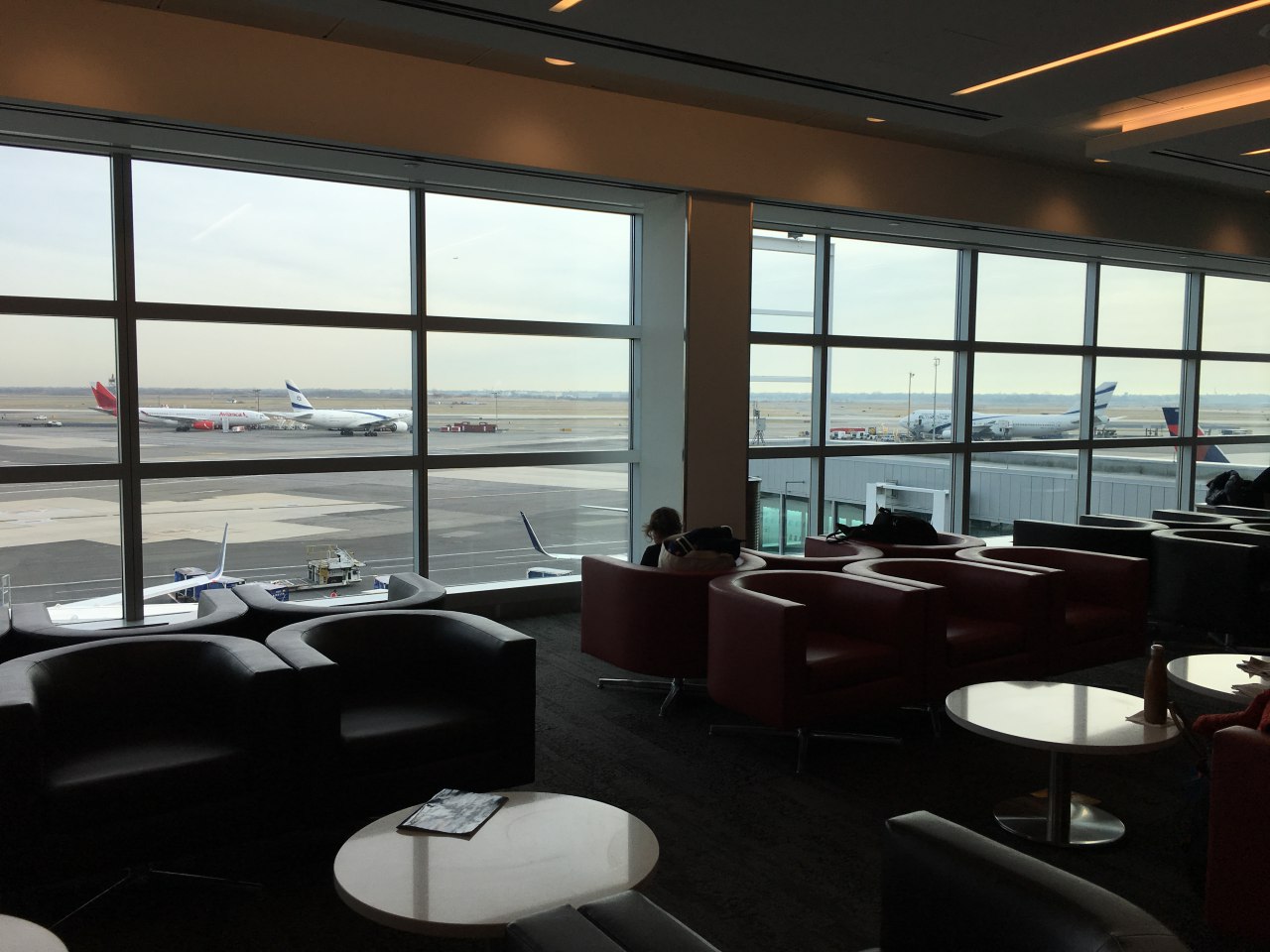 Review-Delta Sky Club JFK Terminal 4-Seating-View of Tarmac