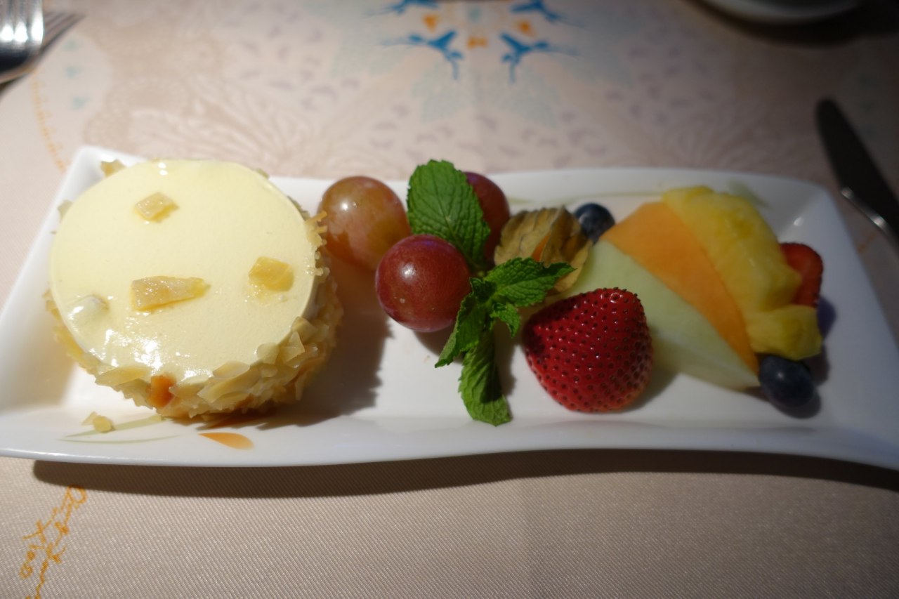 Review-EVA Business Class-Dessert-Fruit-Cake