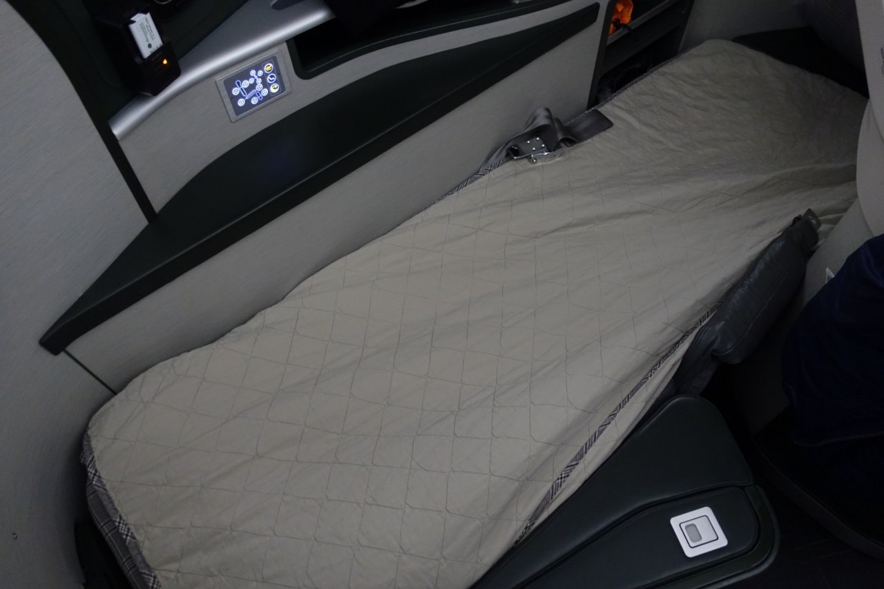 Review-EVA Business Class-Flat Bed