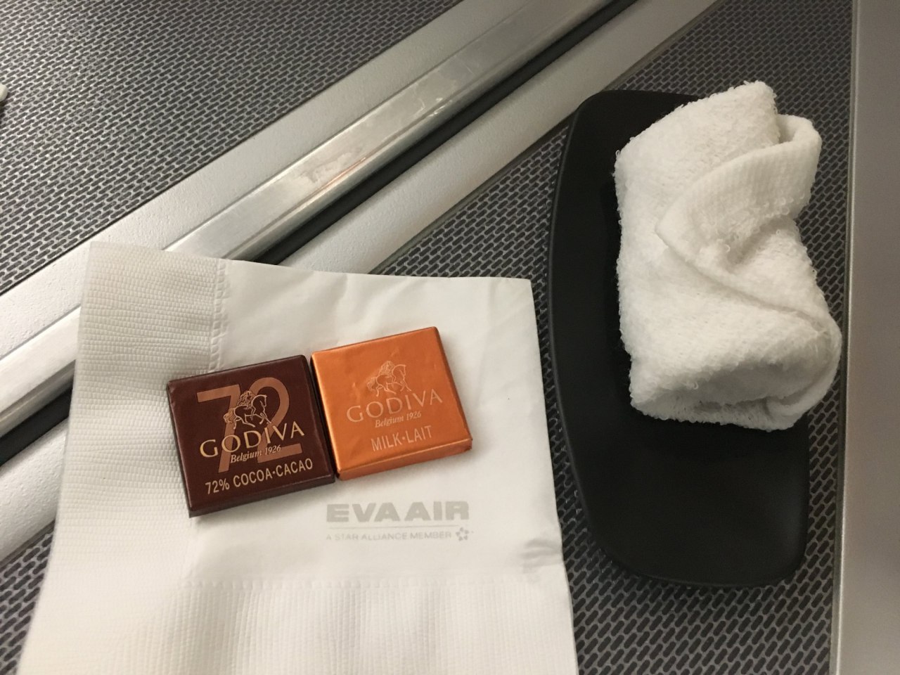 Review-EVA Business Class-Godiva Chocolates