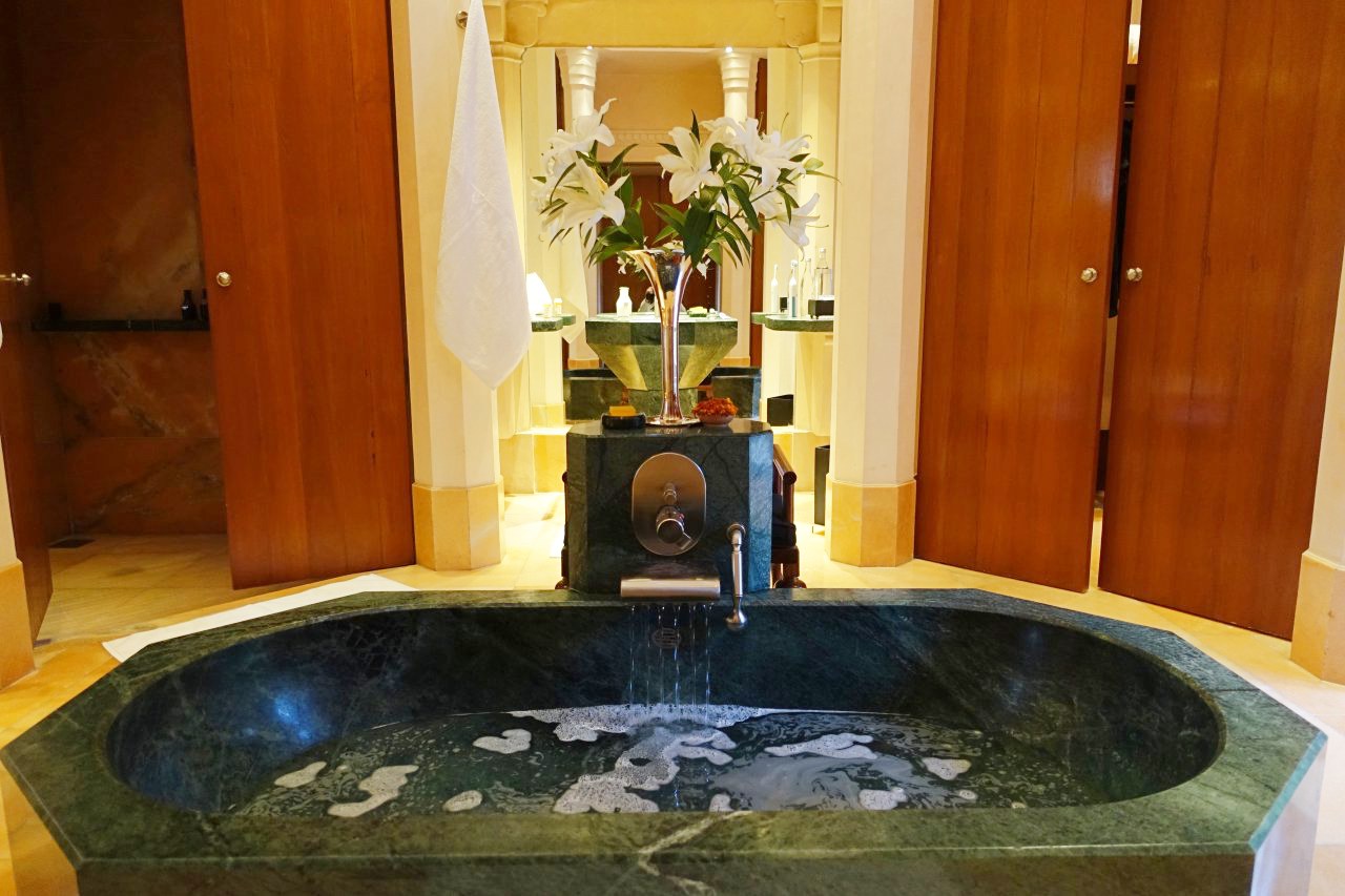 Green Marble Soaking Tub, Amanbagh Bathroom