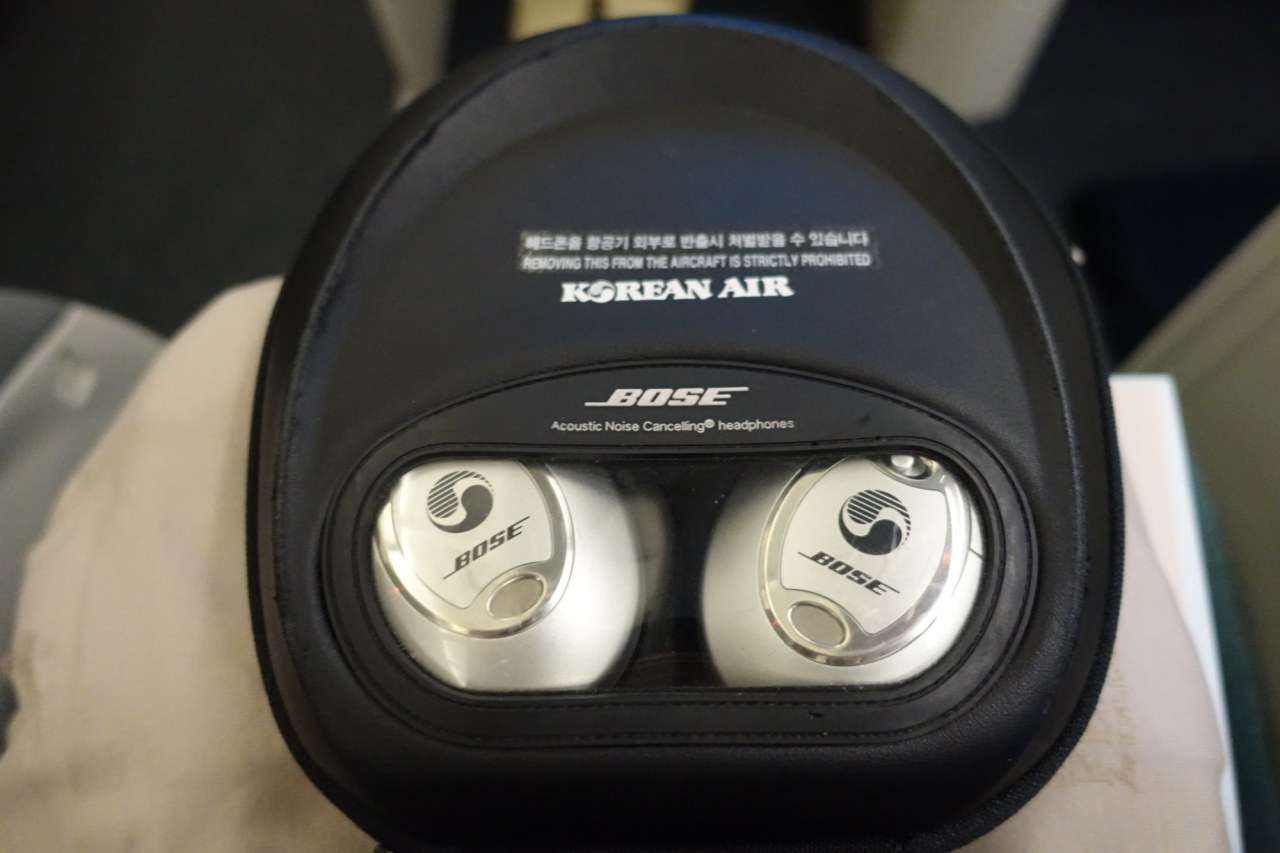 Review-Korean Air First Class A330-Bose Noise Cancelling Headphones
