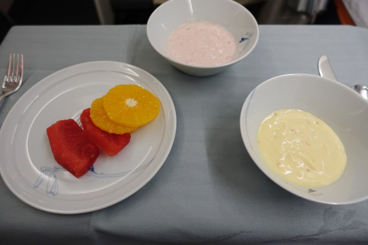 Review-Korean Air First Class A330-Breakfast-Yogurt-Fruit