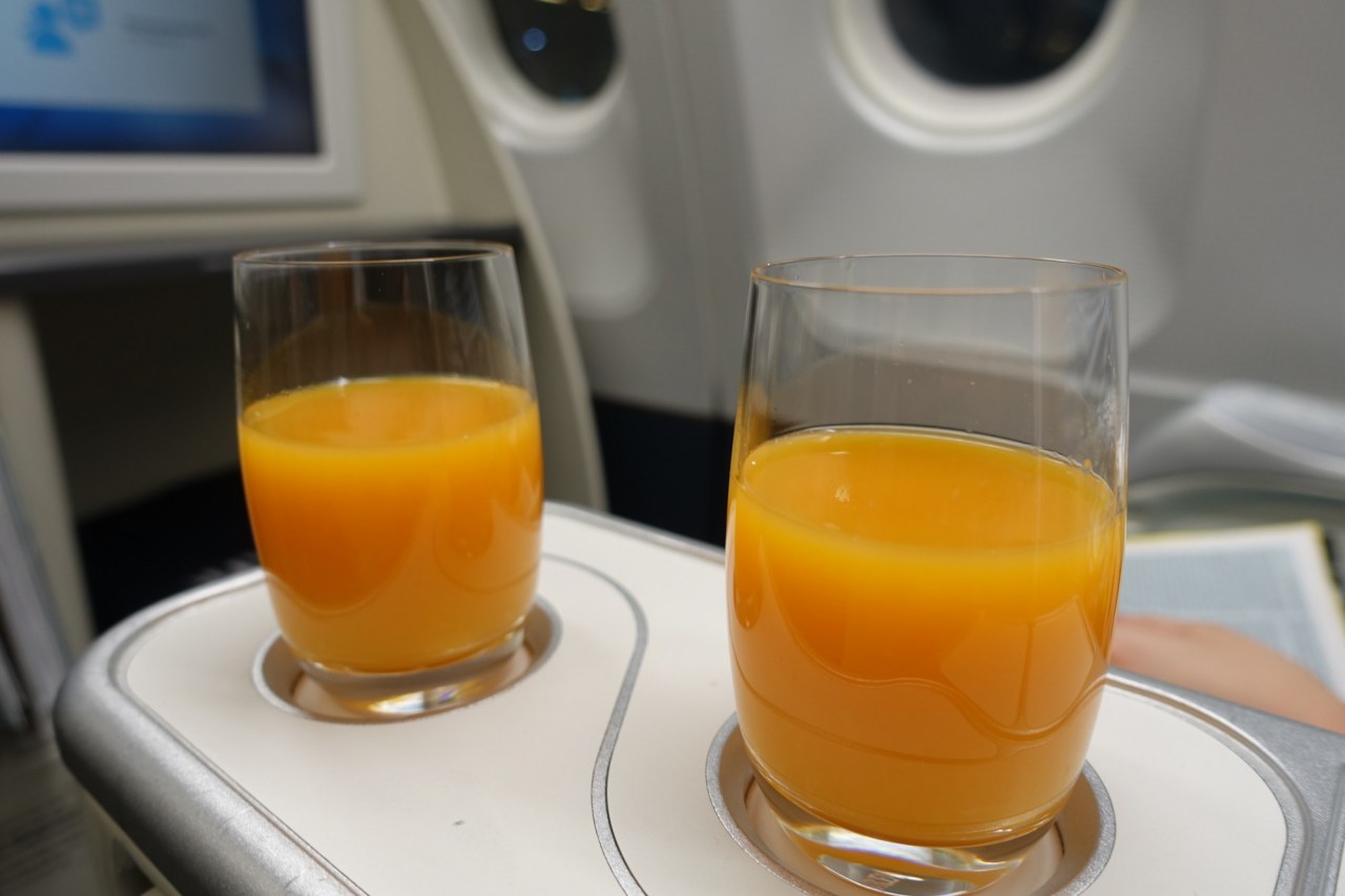 Review-Korean Air First Class-Pre-Flight Drink-Orange Juice
