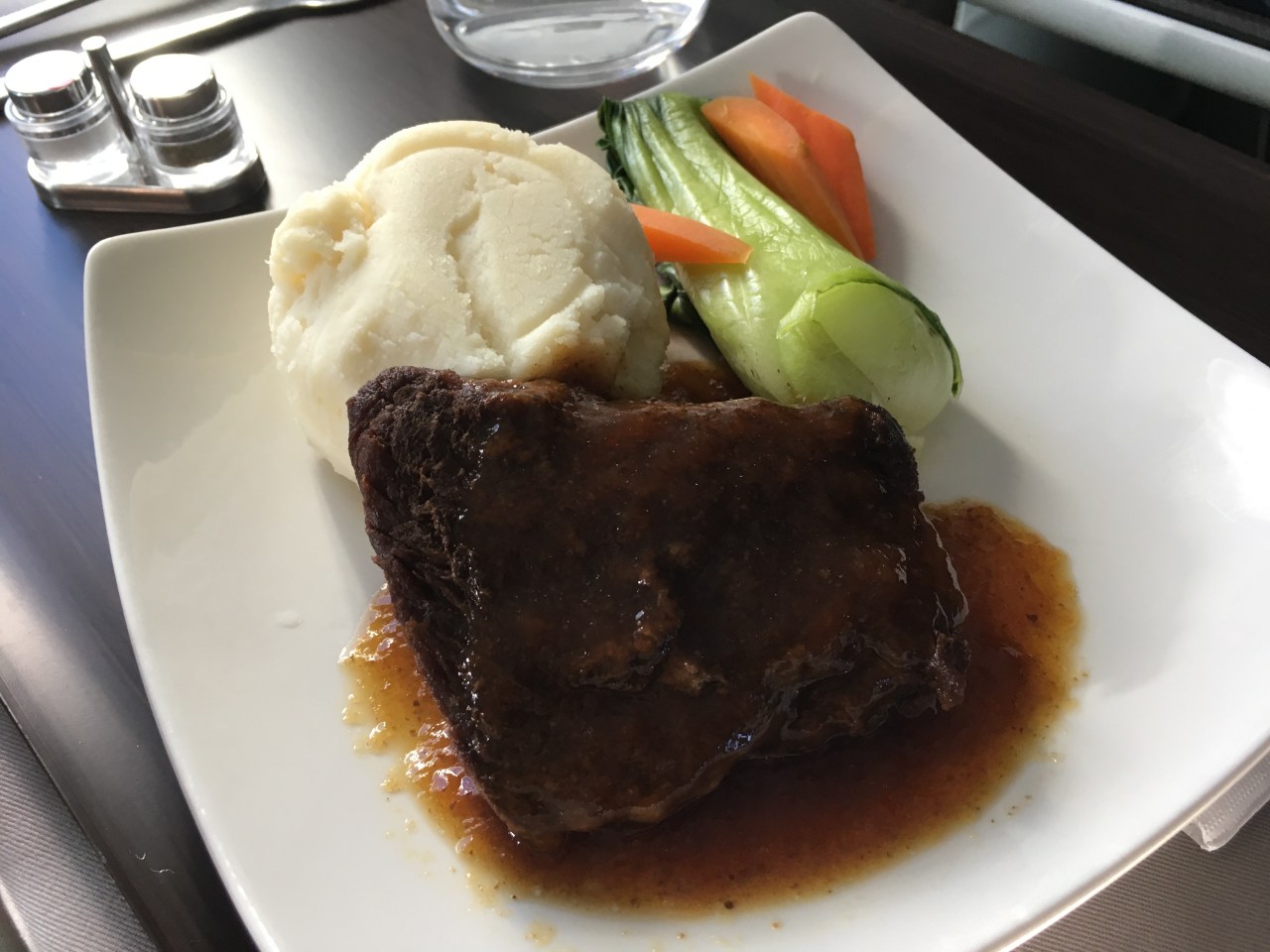 Hawaiian Airlines A330 First Class Review-Beef Short Rib