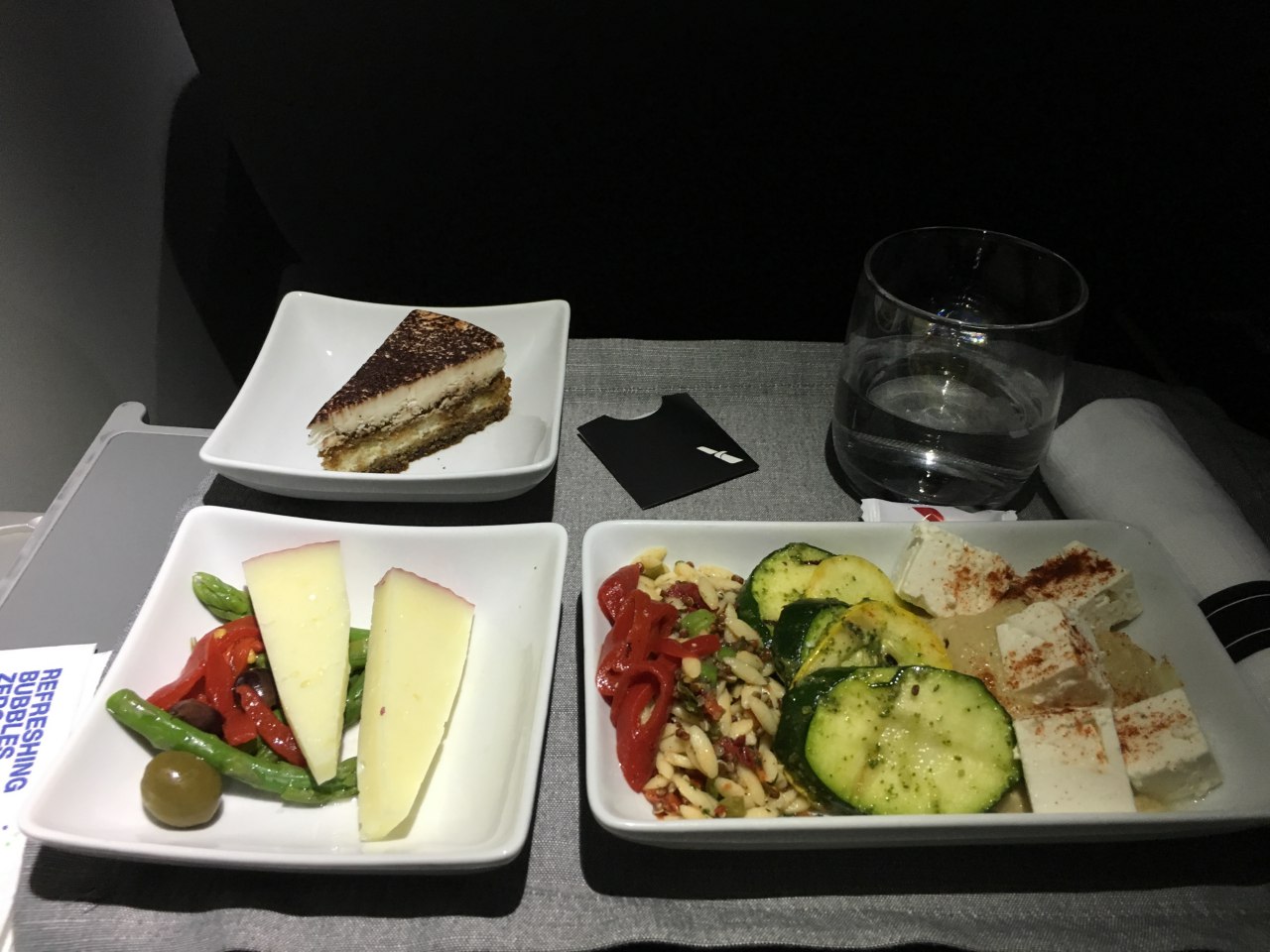 Review-American E-175 First Class Meal