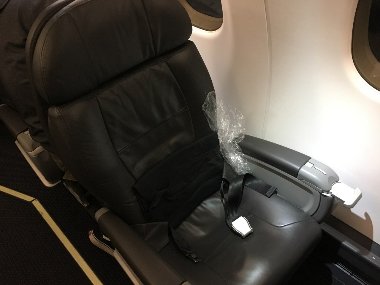 Review-American E-175 First Class Seat