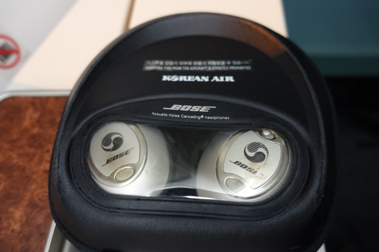 Review-Korean Air 747-8 First Class-Bose Noise Cancelling Headphones