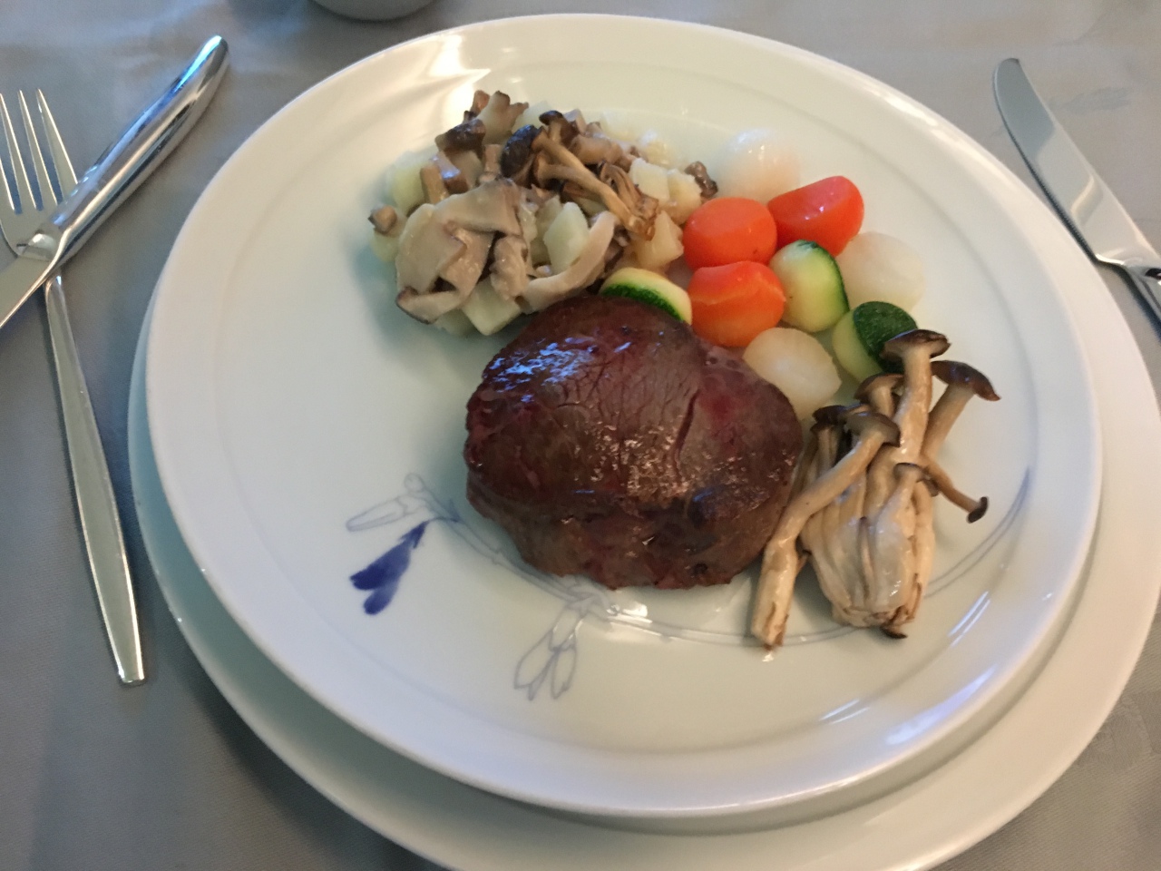 Review-Korean Air 747-8 First Class Dinner-Jedong Beef Rib Eye Steak