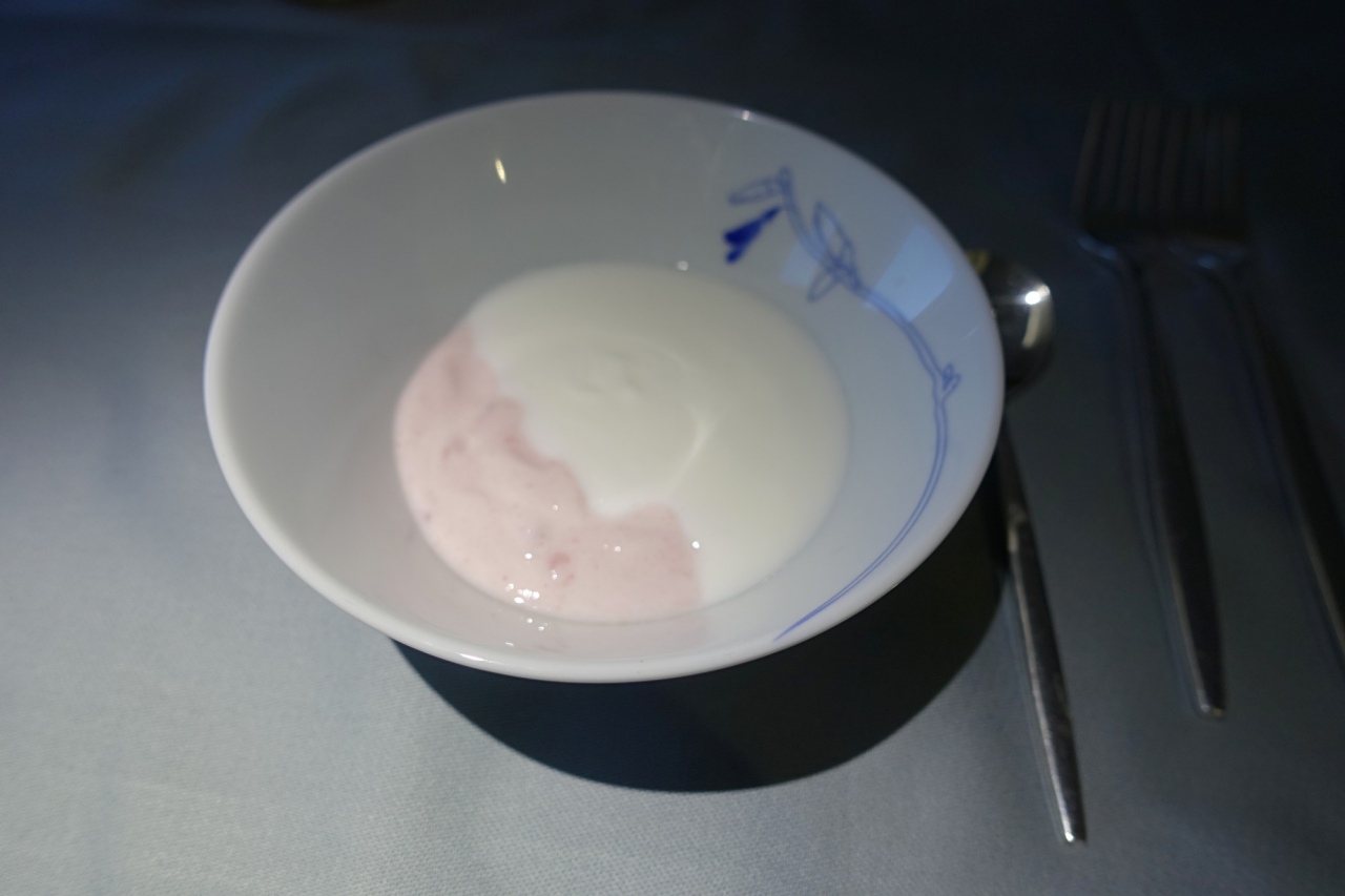 Review-Korean Air First Class Breakfast-Yogurt