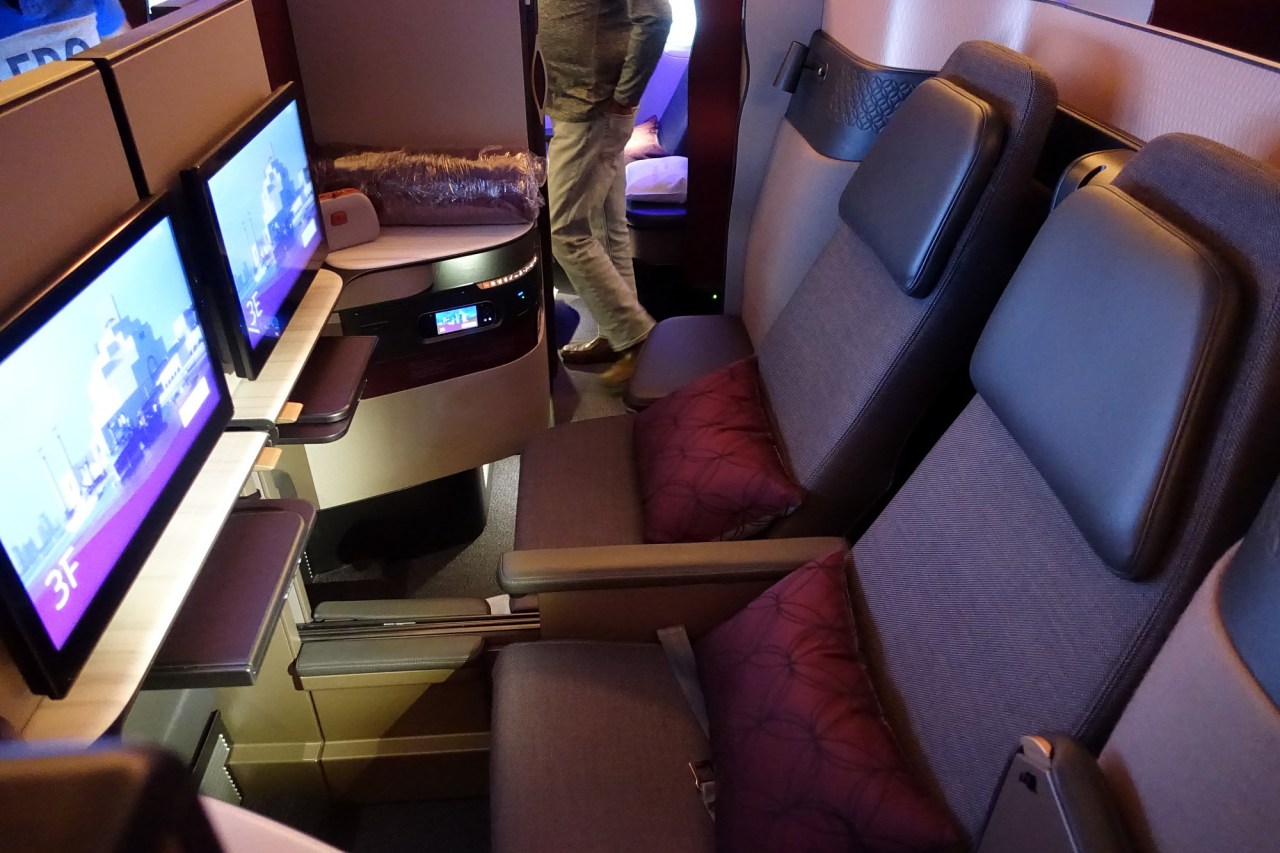 Review-Qatar QSuites 777-300ER Business Class