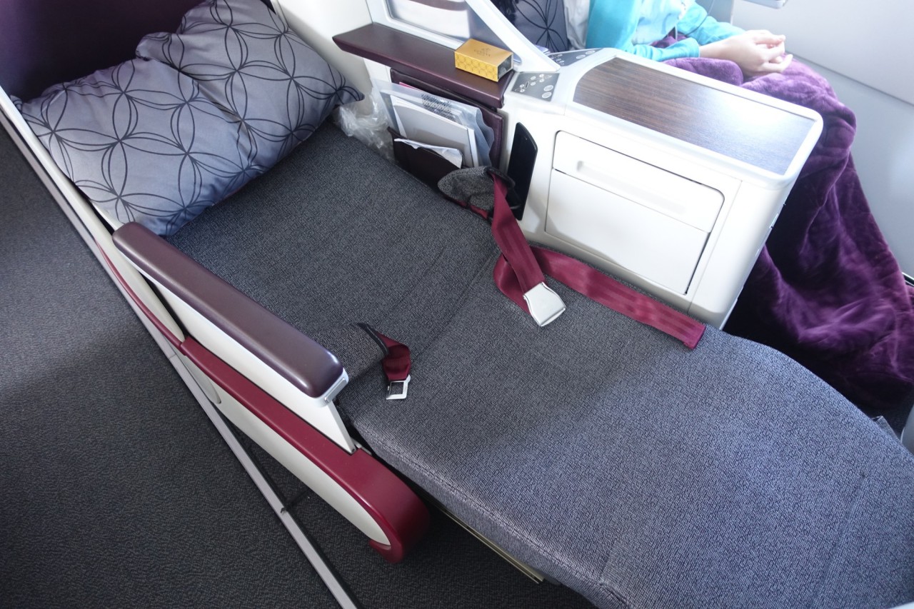 qatar business class hand luggage