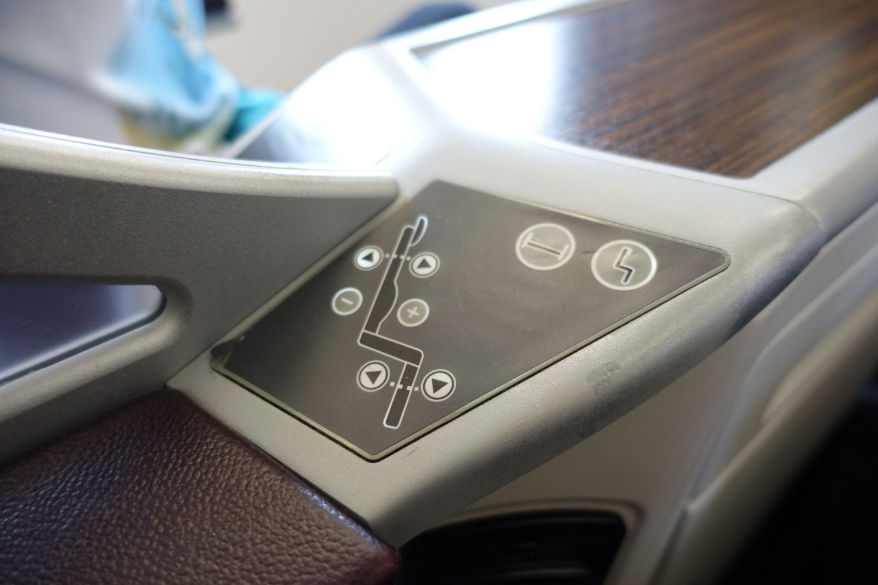 Review-Qatar A320 Business Class Seat Controls
